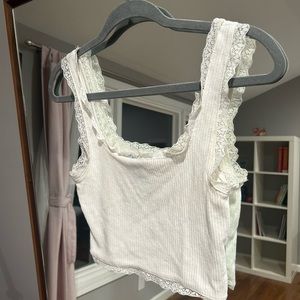 Lace white tank! 🤍